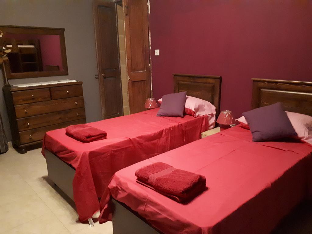 Nocturne Family House Apartment Paola Luaran gambar